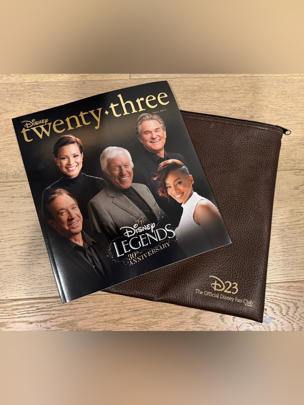 D23 2017 Fall Disney Legends Magazine w Zipper Sleeve - mint